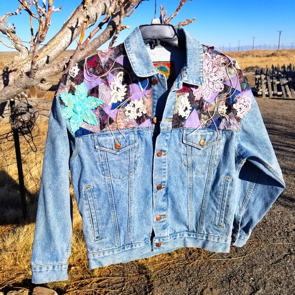 Vintage 1990s Structure Ladies demin jacket w/ sequin design.